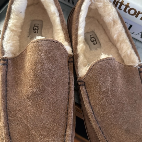 UGG Brown Loafers Cozy Slip-On Shoes
Very good condition
Please see pictures - Picture 2 of 6